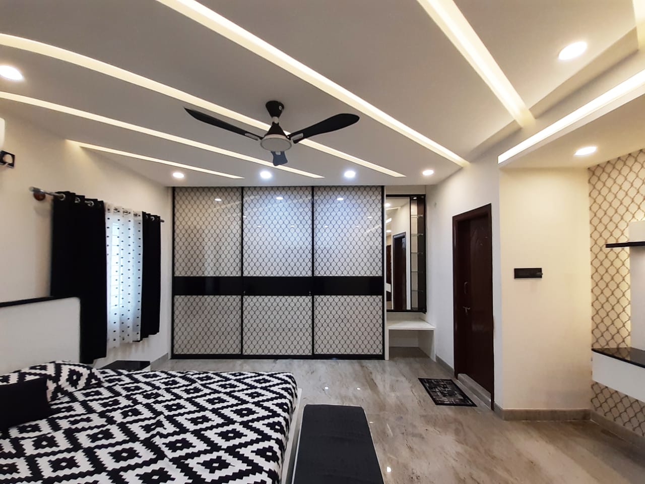 over-1000-designs-for-lacquer-glass-wardrobes-serving-across-gurgaon-gurugram-largest-collection-gallery-of-designs-in-gurgaon-india